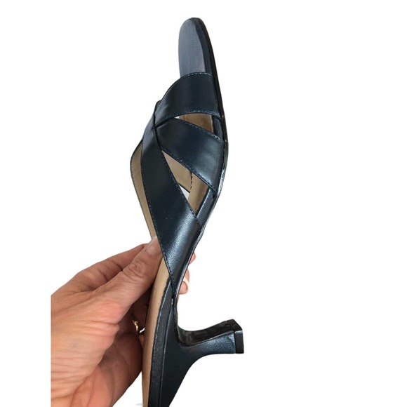 naturalizer leather slides